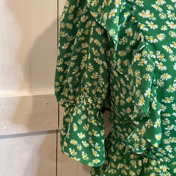 Wayf Green Floral Wraparound Dainty Ruffled Blouse - Picture 4 of 8